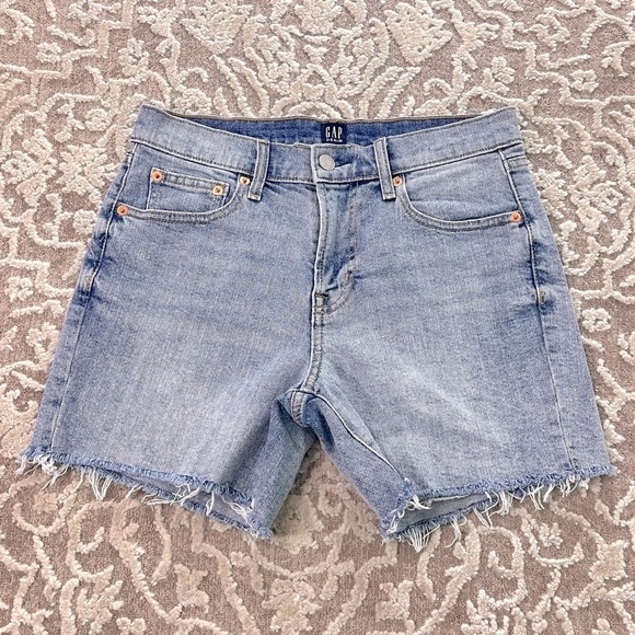 Gap Women’s Mid-Rise Cut Off 5” Denim Short - Picture 1 of 9